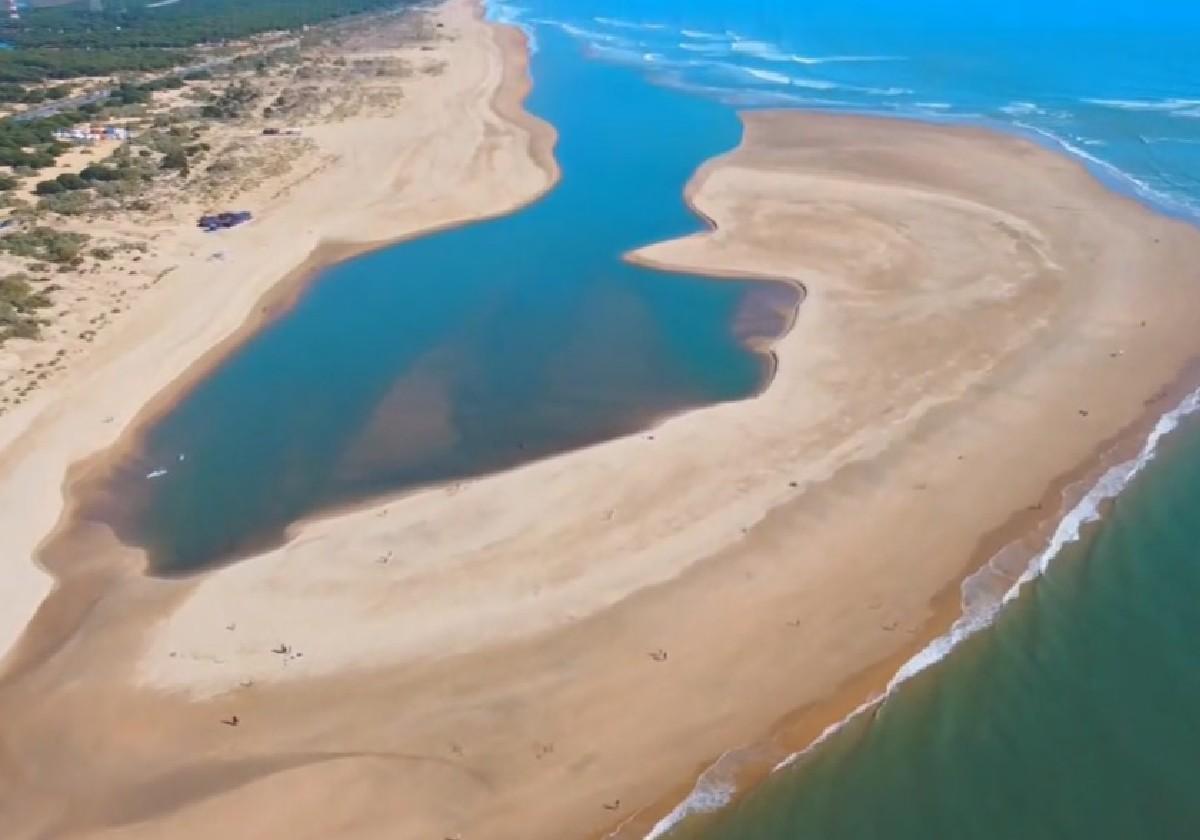 Así es la gran lengua de arena que se ha formado en El Portil