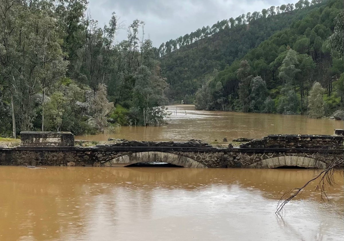 El río Jarrama a su paso por Nerva