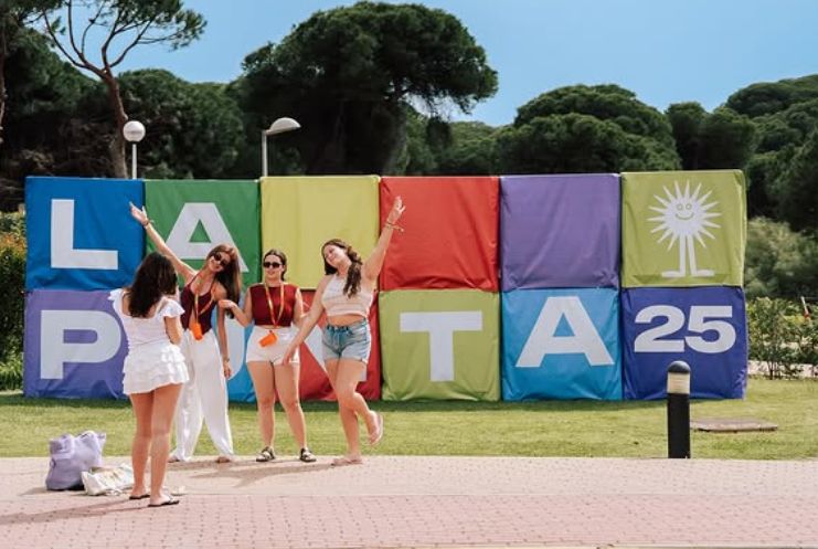 Las imágenes de la traca final de los universitarios portugueses en Punta Umbría: &quot;Ha sido apoteósico&quot;