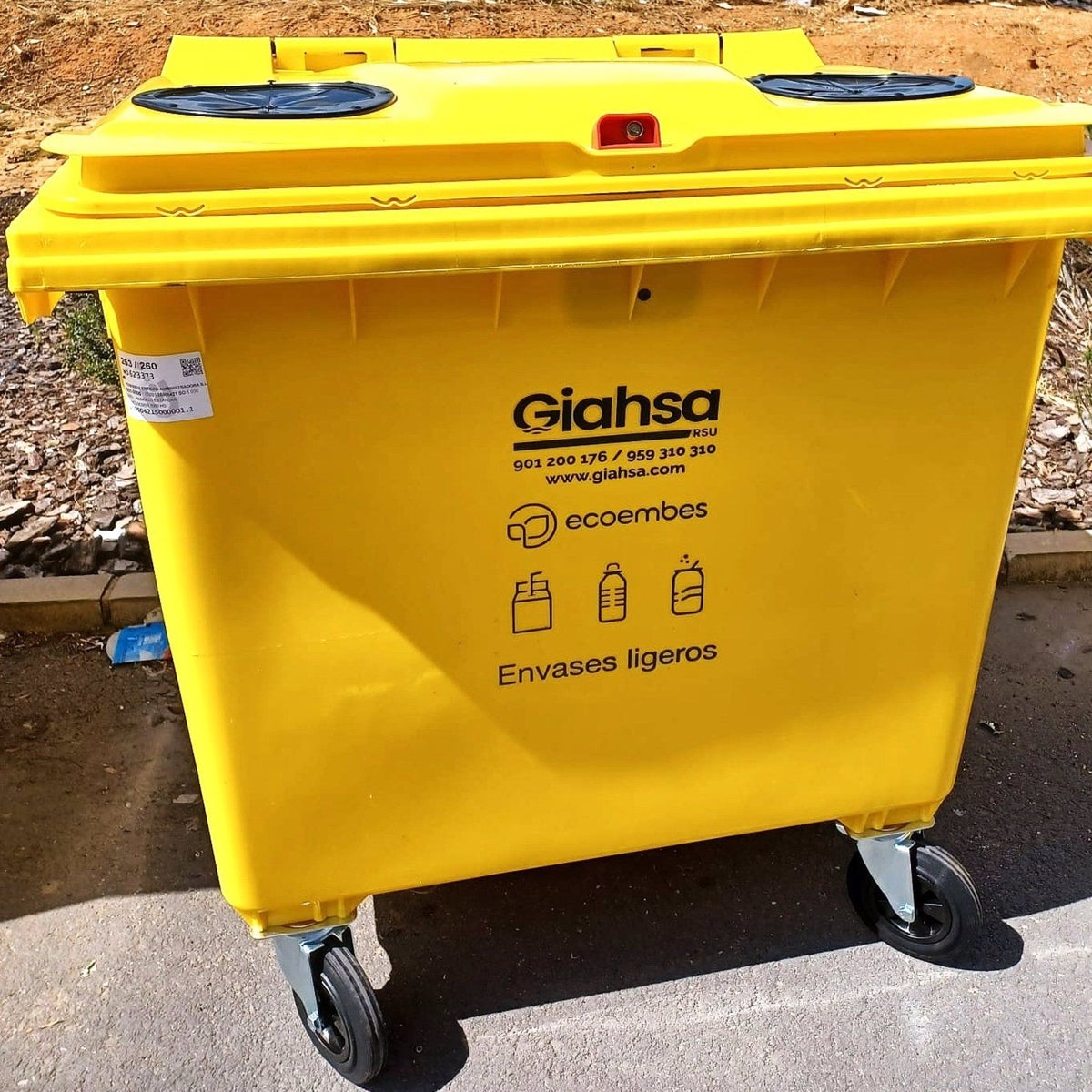 Contenedor de recogida selectiva de envases ligeros (EELL) en el sector comercial de Giahsa