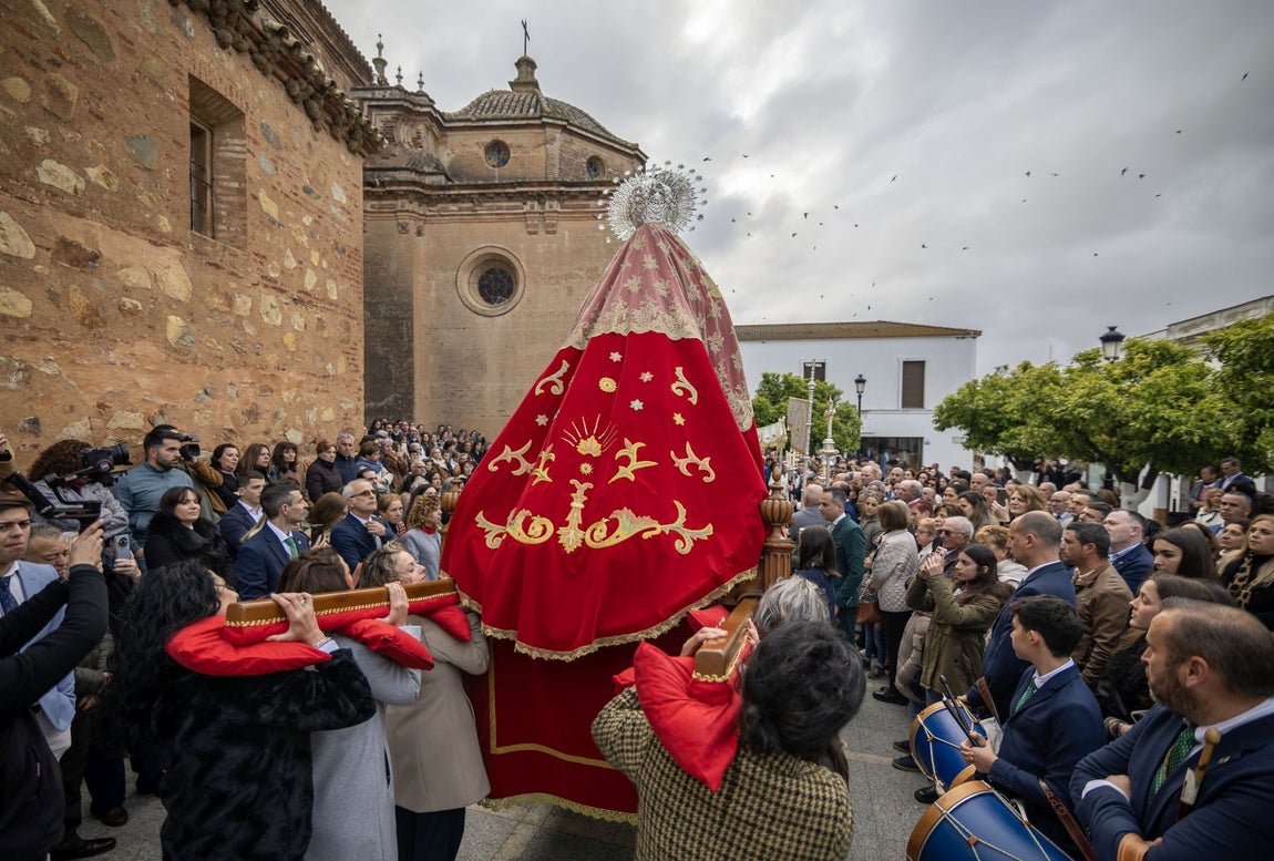La procesión de la Virgen de Albricias en El Cerro de Andévalo, en imágenes