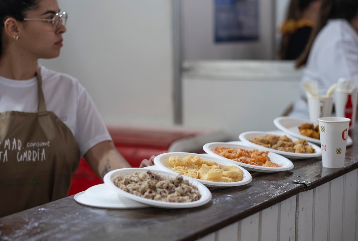 La jornada inaugural de la Feria de la Gamba de Punta Umbría, en imágenes