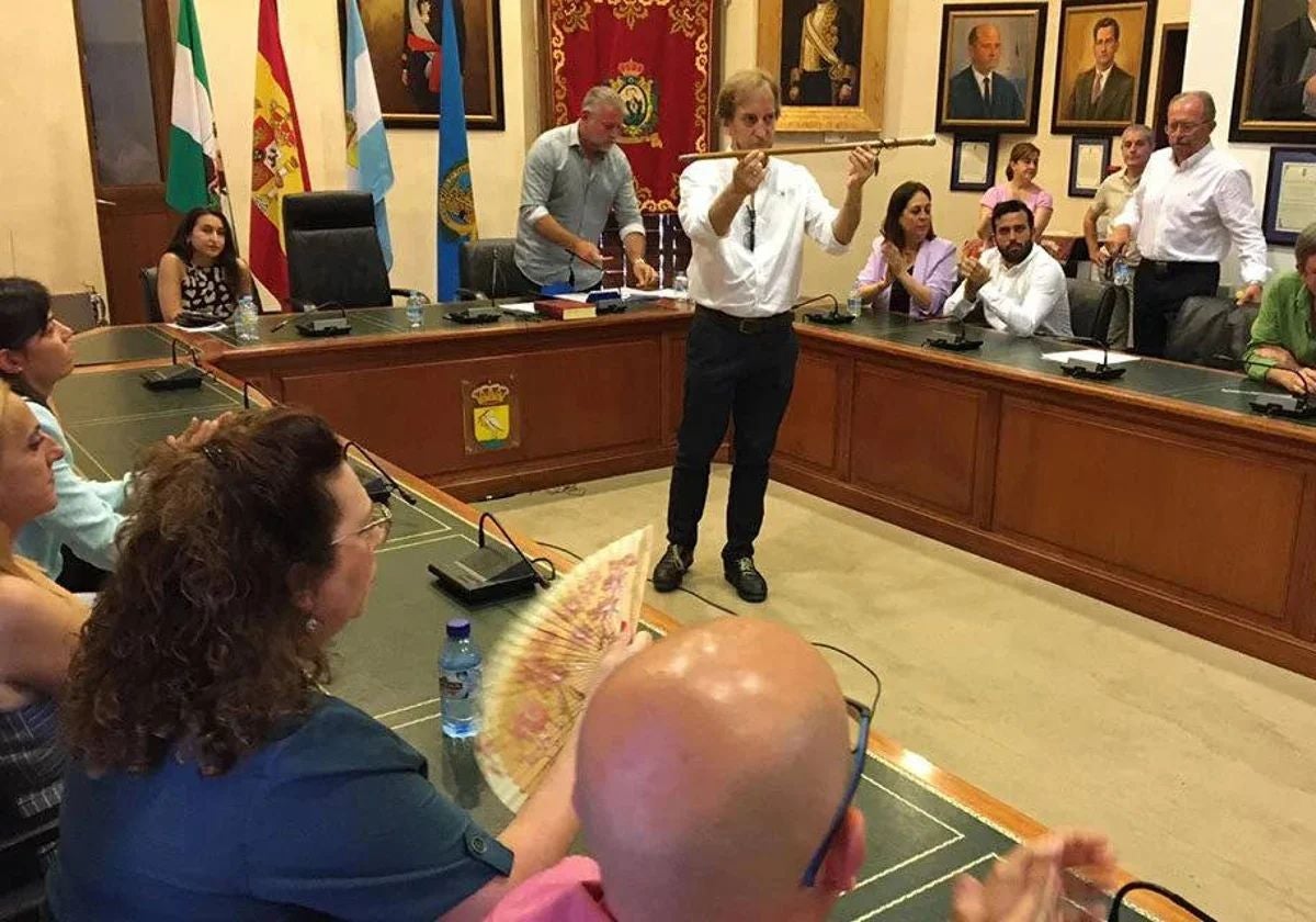 El alcalde de Nerva, Rafael Prado, durante la toma de posesión del bastón de mando de la Alcaldía
