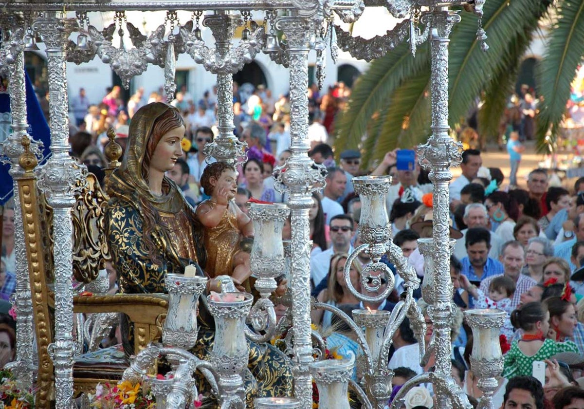 La imagen de la Virgen de la Bella durante su romería