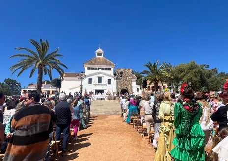 Imagen secundaria 1 - Este domingo por la mañana se ha celebrado en la Ermita la Santa Misa de Romeros