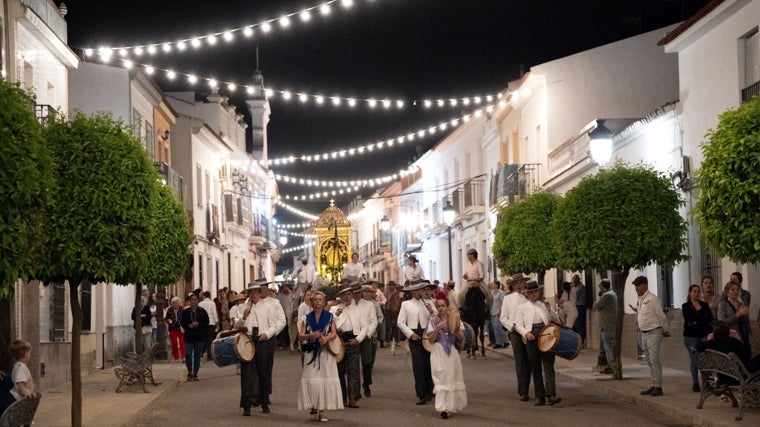 Los devotos de la Santa Cruz de Arriba cerrarán con esta celebración sus festividades de este año