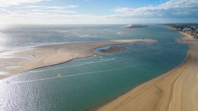 La playa de El Portil que va cambiando últimamente de aspecto en función de los fenómenos meteorológicos
