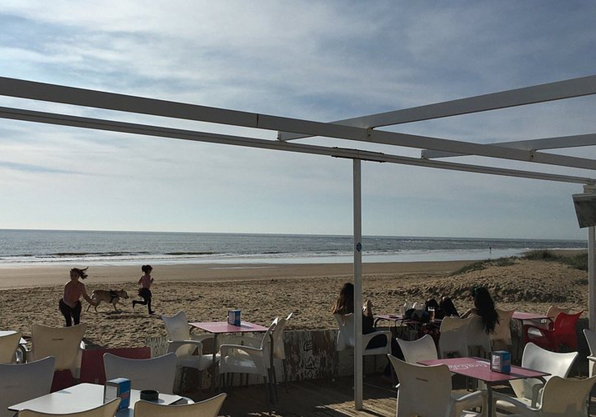 Vistas desde la terraza del chiringuito Er Matías, en la playa de Punta Umbría