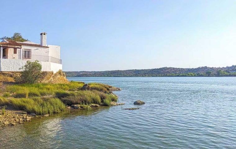 La casa perfecta para una escapada de fin de semana está en Huelva: tiene playa privada y la máxima valoración de Booking