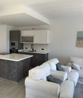 Imagen secundaria 2 - No es el Caribe, es Huelva: así es la increíble casa que está a la venta en Isla Canela