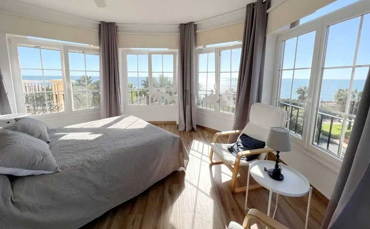 Imagen principal - No es el Caribe, es Huelva: así es la increíble casa que está a la venta en Isla Canela