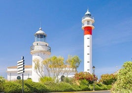 ¿Sabes por qué El Rompido tiene dos faros? Este es el curioso motivo