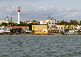 El pequeño pueblo pesquero de Huelva que tiene una de las playas más bonitas de la provincia y un ambiente familiar