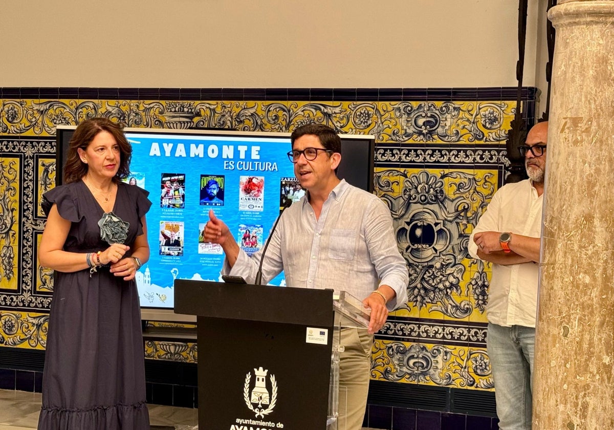 El alcalde de Ayamonte y la concejal de Cultura
