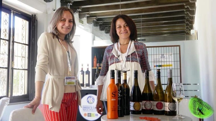 Dos trabajadoras de las tierras del Condado