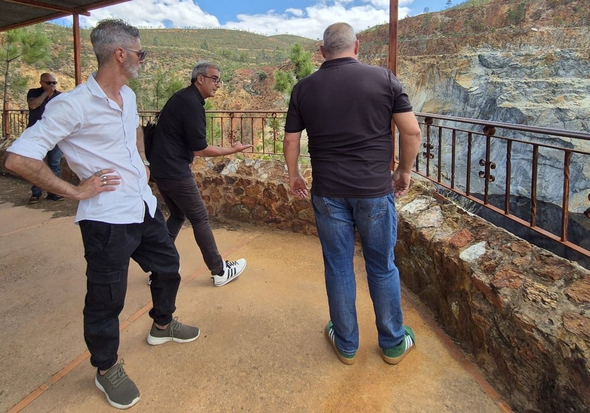 El equipo del documental, en la Cuenca Minera