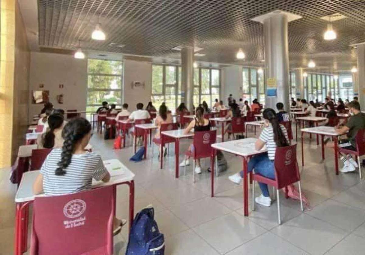 Examen de Selectividad en el campus del Carmen