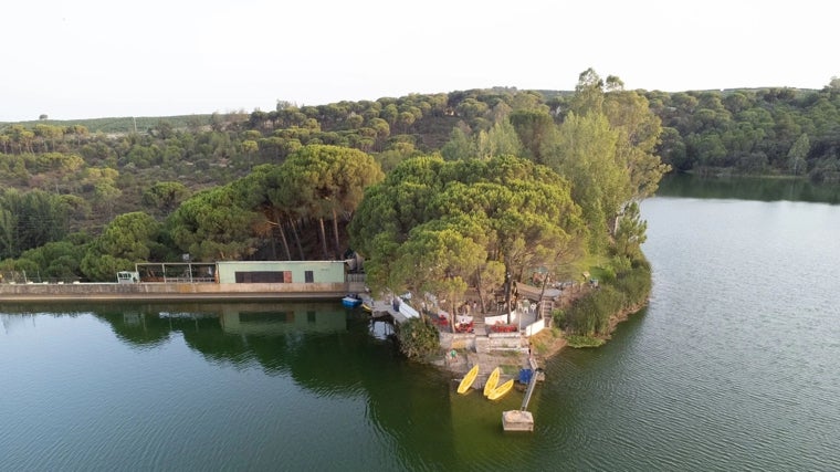 Imagen aérea del Club Náutico Puerto Zumajo