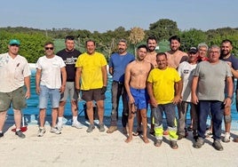 El pueblo de Higuera de la Sierra se vuelca en la reparación de su piscina, destrozada por actos vandálicos