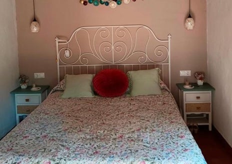 Imagen secundaria 1 - El encantador apartamento de un pueblo de Huelva que ha conseguido un 10 en Booking: perfecto para escapar del mundo