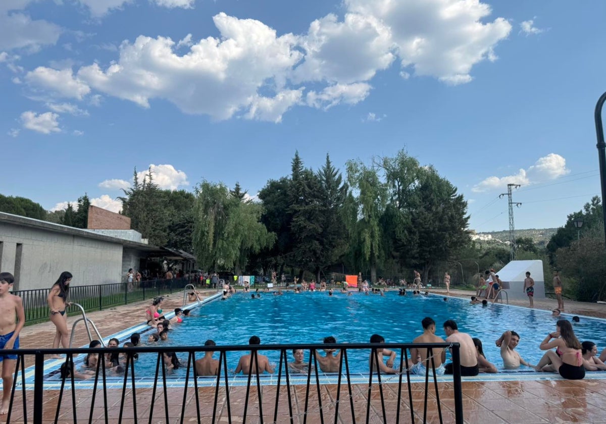 Piscina municipal de Aroche, en la Sierra de Huelva