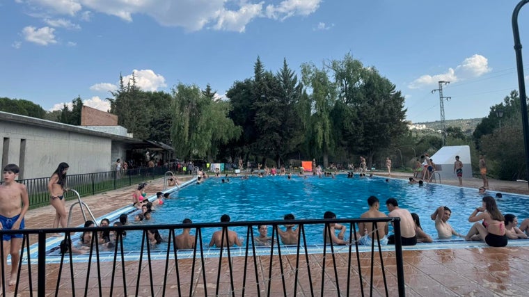 Precios y horarios de las piscinas municipales de Huelva: las mejores alternativas a la playa