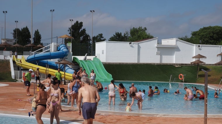 Precios y horarios de las piscinas municipales de Huelva: las mejores alternativas a la playa