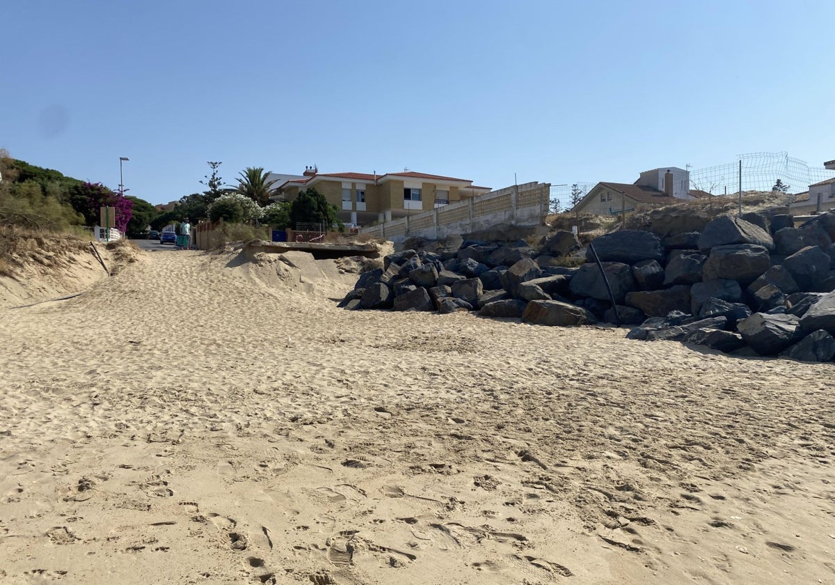 Acceso no habilitado a la playa de El Portil