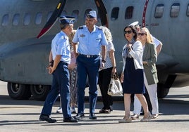 La visita de la ministra de Defensa al CEUS de Moguer, en imágenes
