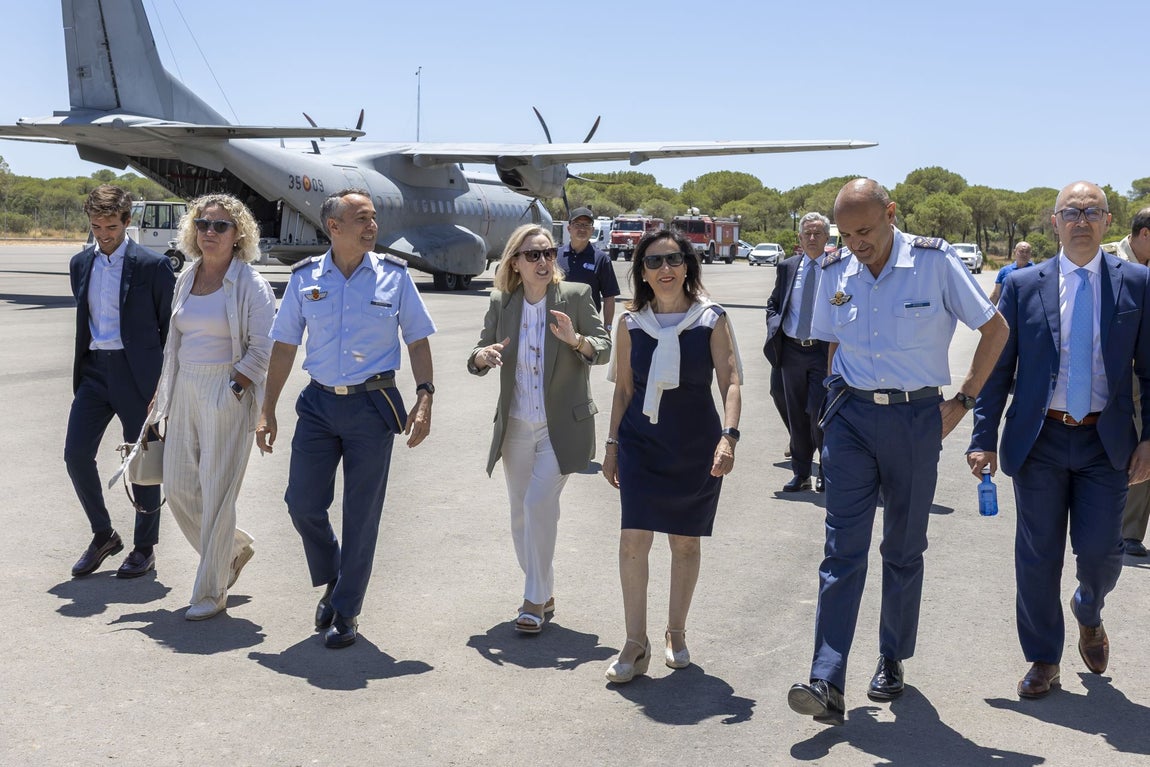 La visita de la ministra de Defensa al CEUS de Moguer, en imágenes