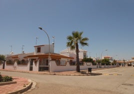 Sale a la venta un chalet en Matalascañas por 184.000 euros por tiempo limitado: tiene tres habitaciones y está a 10 minutos de la playa