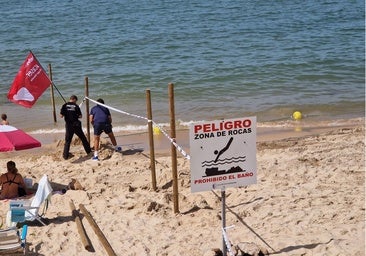 Nuevo peligro en Matalascañas por la aparición de estructuras al descubierto en la playa