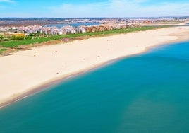 La mejor playa de Huelva para unas vacaciones en familia: tiene un ambiente muy tranquilo y una gran oferta de ocio