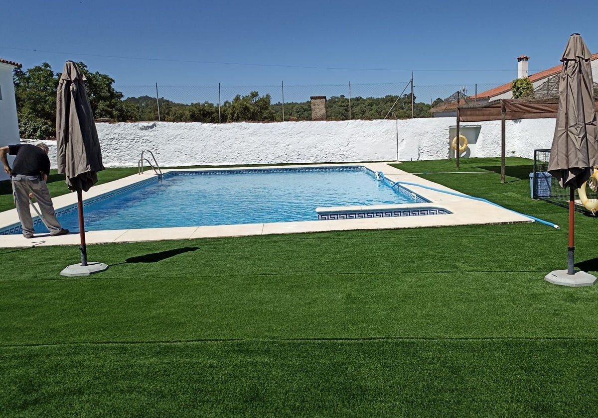 Piscina municipal de Castaño del Robledo
