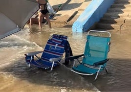 El agua cubrió por completo una playa de Matalascañas y obligó a los bañistas a marcharse: «Esto es surrealista»