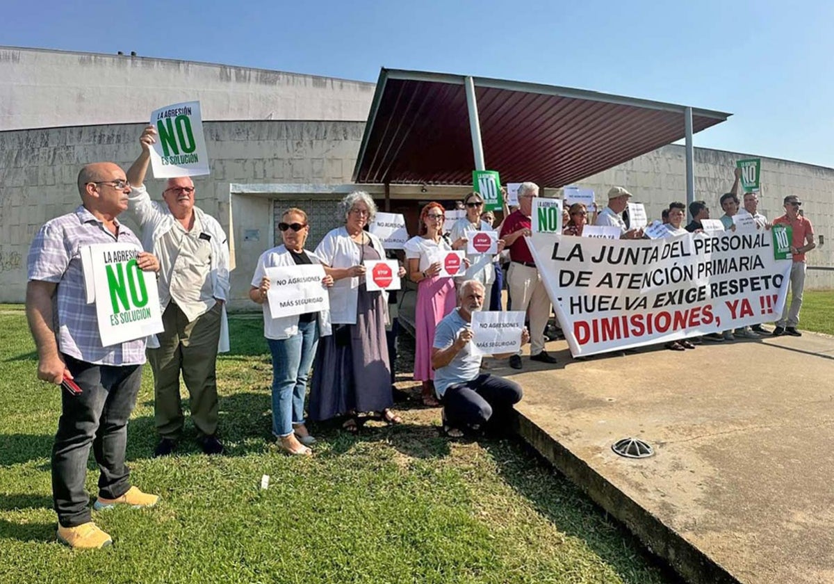 Concentración este jueves en San Juan del Puerto contra las agresiones a sanitarios tras la agresión a profesionales del centro de salud
