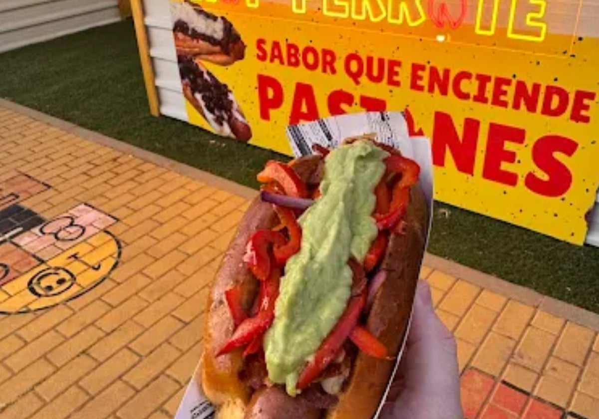 Uno de los perritos de la carta de Hot Perrote en Isla Canela