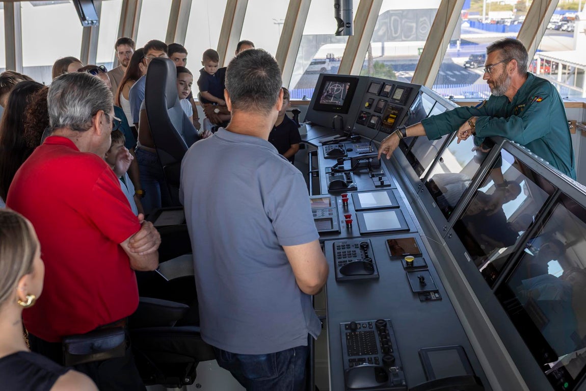 La visita al 'Duque de Ahumada' de la Guardia Civil, en imágenes