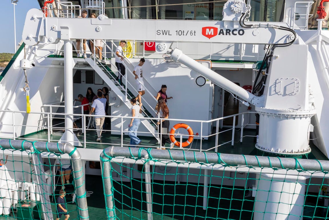 La visita al 'Duque de Ahumada' de la Guardia Civil, en imágenes