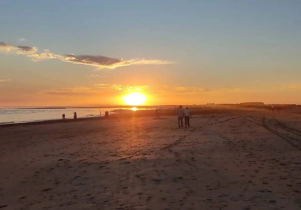 Los más atrevidos seguirán pudiendo ir a la playa a bañarse, donde pasear sí podrá cualquiera