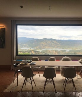 Imagen secundaria 2 - La casa más exclusiva de Huelva sale a la venta: tiene 7.000 metros cuadrados y una increíble parcela con vistas panorámicas