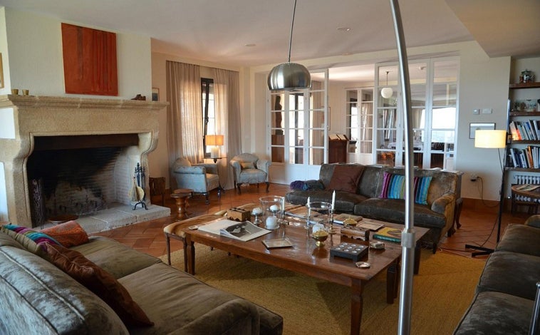 Imagen principal - La casa más exclusiva de Huelva sale a la venta: tiene 7.000 metros cuadrados y una increíble parcela con vistas panorámicas