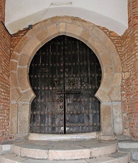 Imagen secundaria 2 - La iglesia de Nuestra Señora de la Asunción, junto al castillo