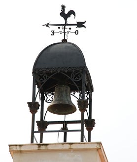 Imagen secundaria 2 - Castillo de Cala, vista del pueblo y torre del reloj del Ayuntamiento
