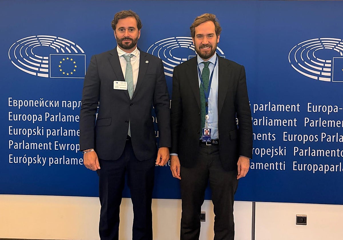 Daniel Toscano junto a Borja Jiménez durante el encuentro celebrado en Bruselas