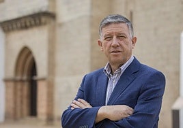 El consejero de Sanidad desautoriza a Carmelo Romero y el Colegio de Médicos de Huelva pide una rectificación por sus críticas a los facultativos