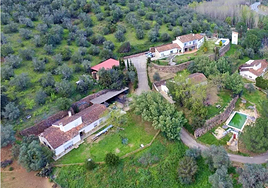 Sale a la venta una de las fincas más impresionantes de Huelva: vale más de un millón y medio de euros y cuenta con seis casas