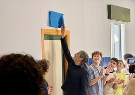 Ve la luz el aula de radio del IES Odiel de Gibraleón que rinde homenaje a uno de sus conserjes