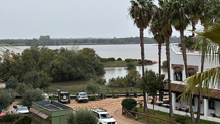 El Hotel La Malvasía, junto a la marisma del Rocío