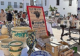 La Feria de Antigüedades y Decoración de Higuera de la Sierra cumplirá este domingo su tercera edición